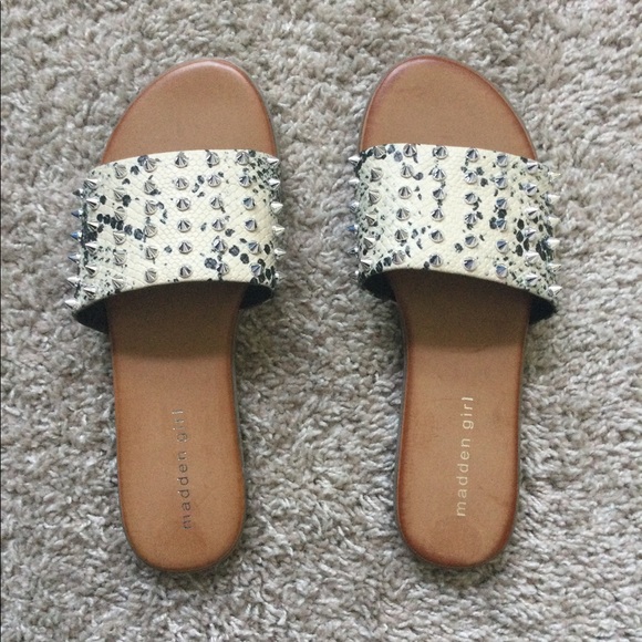๐ฅ๐ฅHOST PIC๐ฅ๐ฅMadden Girl Farrin Studded Sandals - Picture 10 of 11
